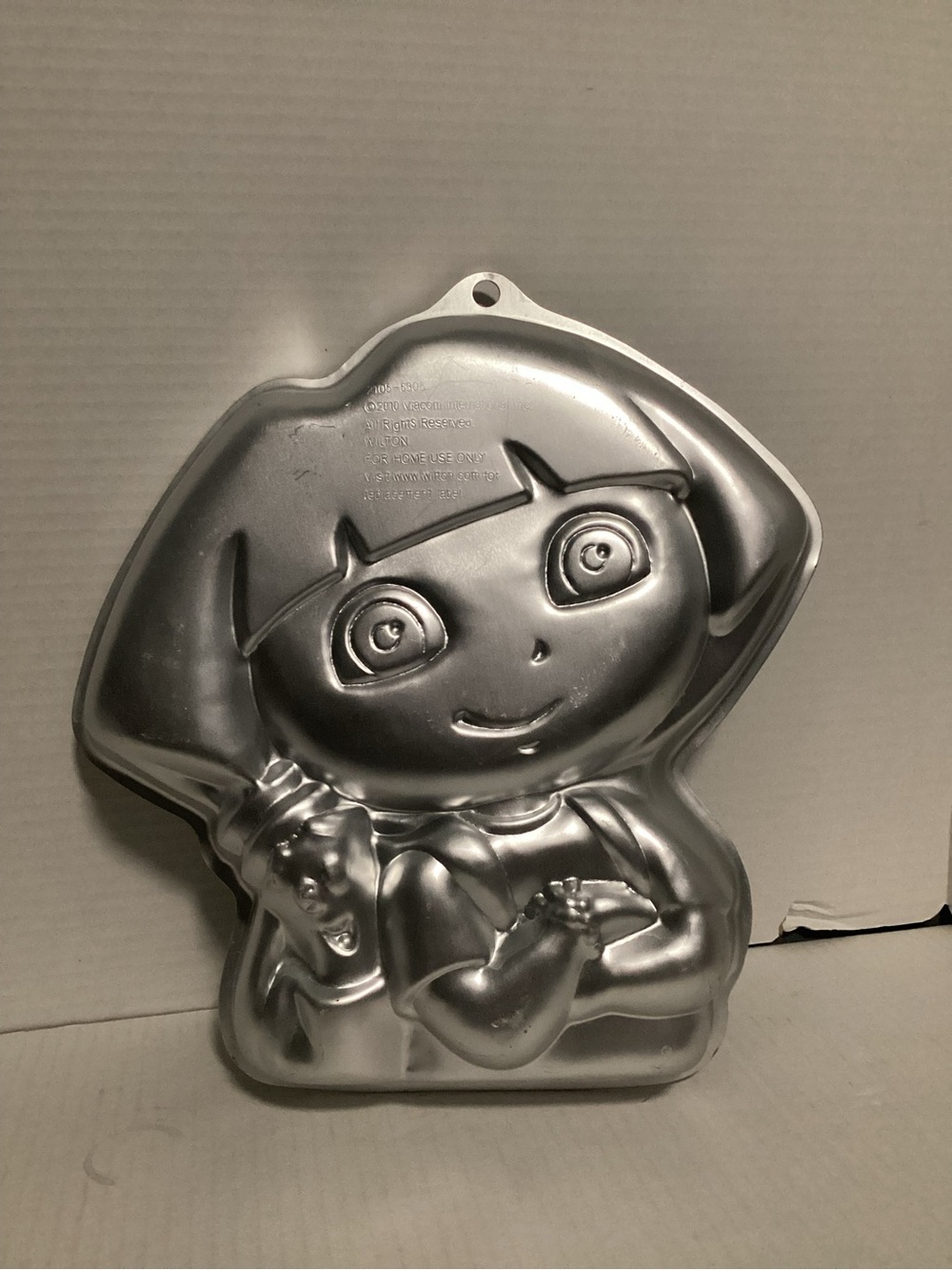 Wilton 2010 Silver Dora The Explorer Cartoon Character Cake Pan